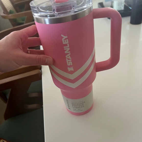Stanley Pink Travel Mug with Clear Lid (with scratches) - Picture 4 of 6